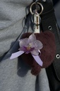Porte-clés Orchidée avec noeud mauve