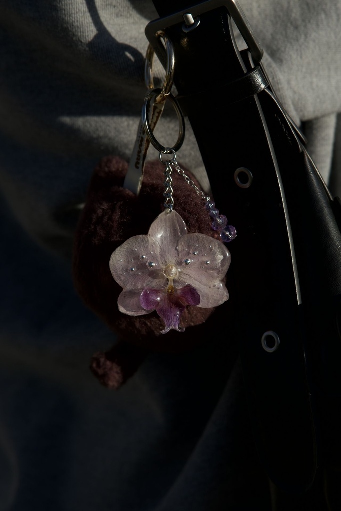 Porte-clés Perle mauve de côté